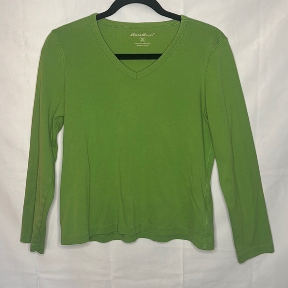Eddie Bauer Tops - EDDIE BAUER KELLY GREEN V-NECK LONG SLEEVE (SIZE M)